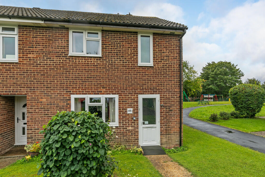 3 bedroom end of terrace house for sale in Broad Chalke Down, Winchester, SO22