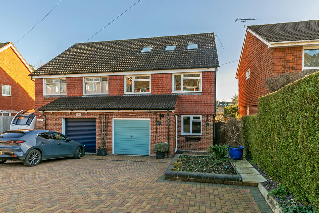 4 bedroom semidetached house for sale in The Pastures, Kings Worthy