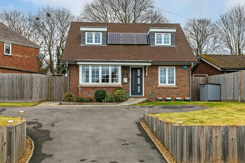 2 bedroom detached house for sale in Willis Waye, Kings Worthy, SO23
