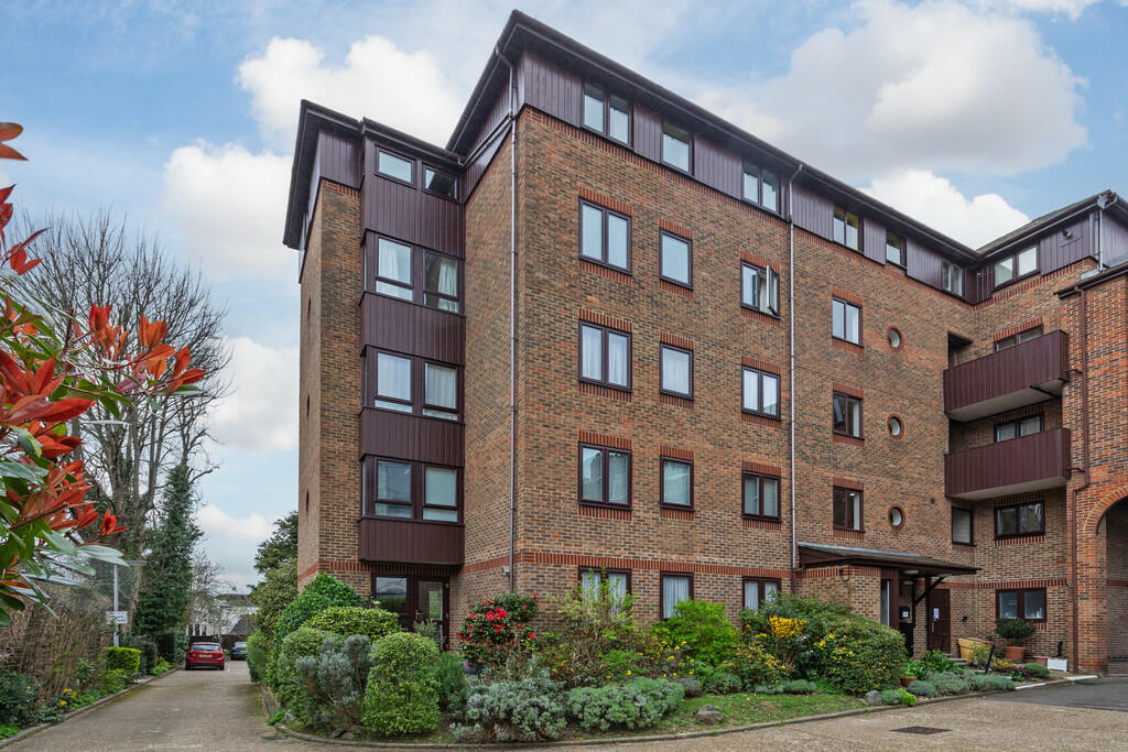 2 bedroom apartment for sale in Kingsdale Court, Tower Street, SO23