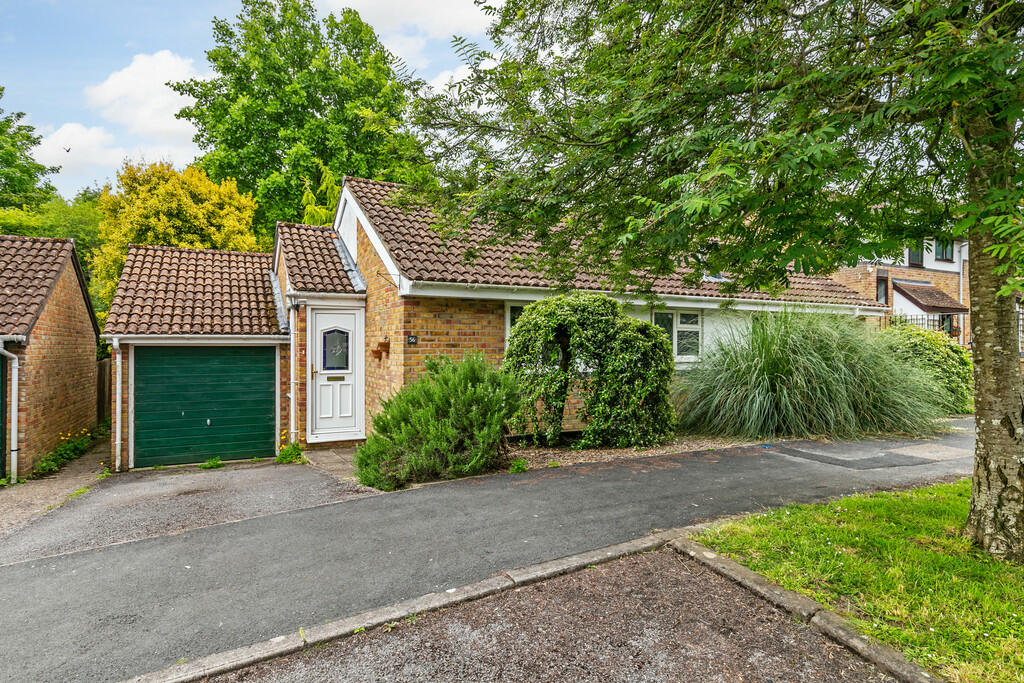 2 bedroom detached bungalow for sale in Badger Farm, Winchester, SO22