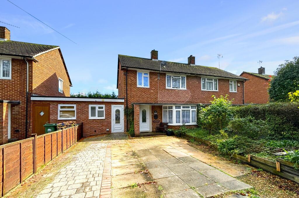 3 bedroom link detached house for sale in Midanbury, Southampton, SO18