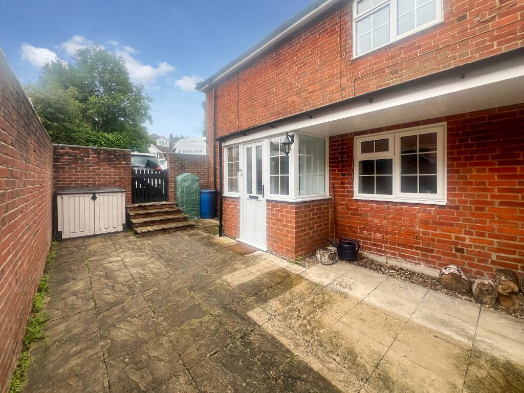 3 bedroom semidetached house for rent in Lane, Horton Heath, SO50