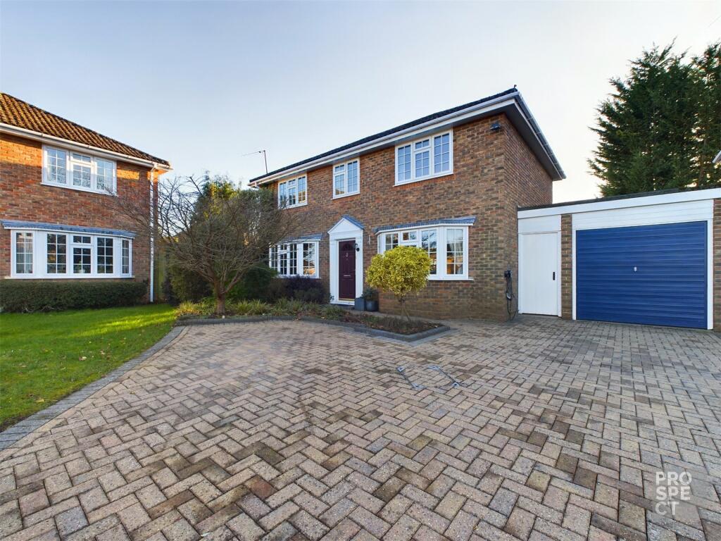 4 bedroom detached house for sale in Donnington Place, Winnersh