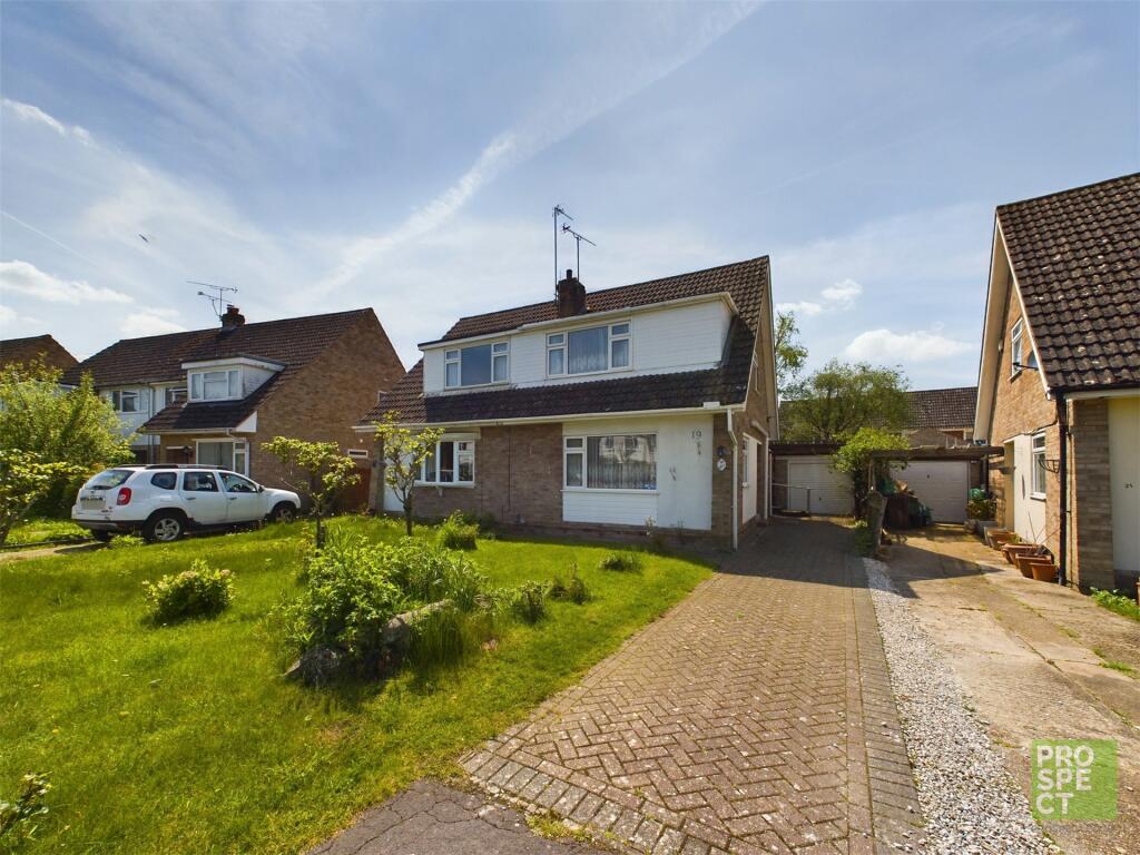 3 bedroom semi-detached house for sale in Quentin Road, Woodley, Reading, Berkshire, RG5