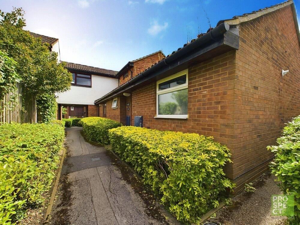 1 bedroom bungalow for sale in Fleetham Gardens, Lower Earley, Reading, Berkshire, RG6