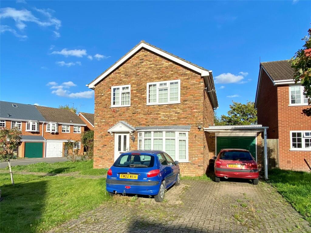 3 bedroom detached house for sale in Maple Close, Winnersh, Wokingham