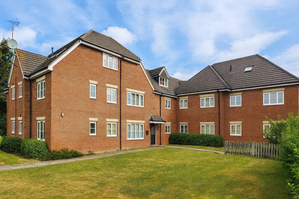 Main image of property: Hunters Court, 430-436 Reading Road, Wokingham, Berkshire, RG41