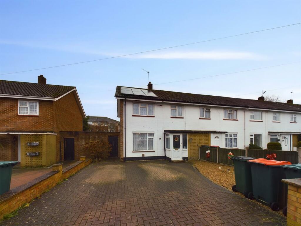 3 bedroom end of terrace house for sale in Langley Green, Crawley, RH11