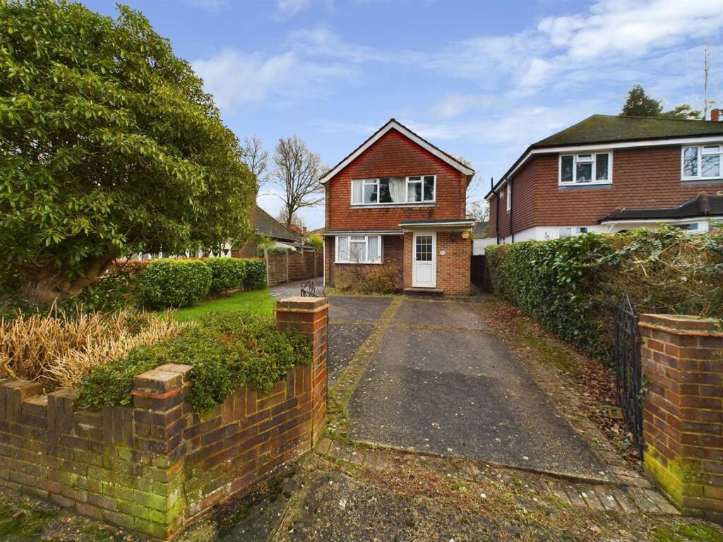3 bedroom detached house for sale in Pound Hill, Crawley, RH10