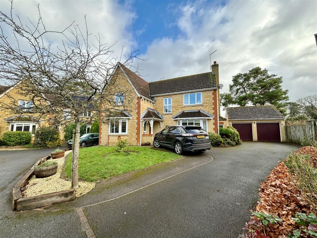 4 bedroom detached house for sale in The Folly, Derry Hill, Calne, SN11