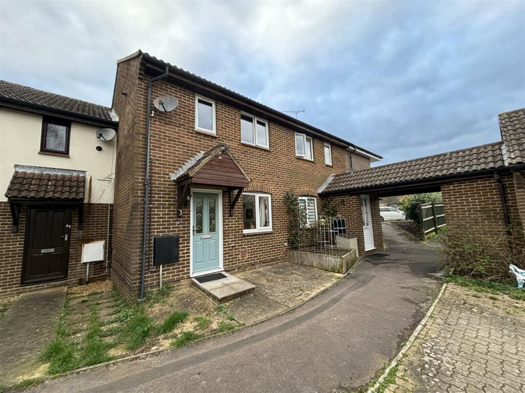 2 bedroom terraced house for sale in Buckingham Road, Chippenham, SN15