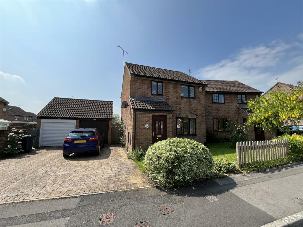 3 bedroom detached house for sale in Avebury Road, Chippenham, SN14