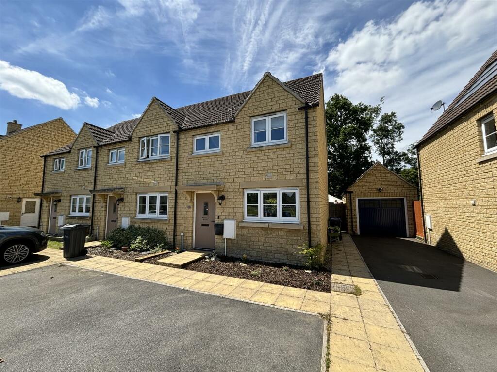 2 bedroom end of terrace house for sale in Heath Avenue, Sutton Benger