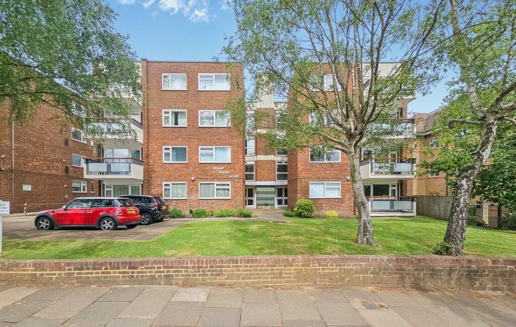 Main image of property: Etchingham Park Road, London, N3