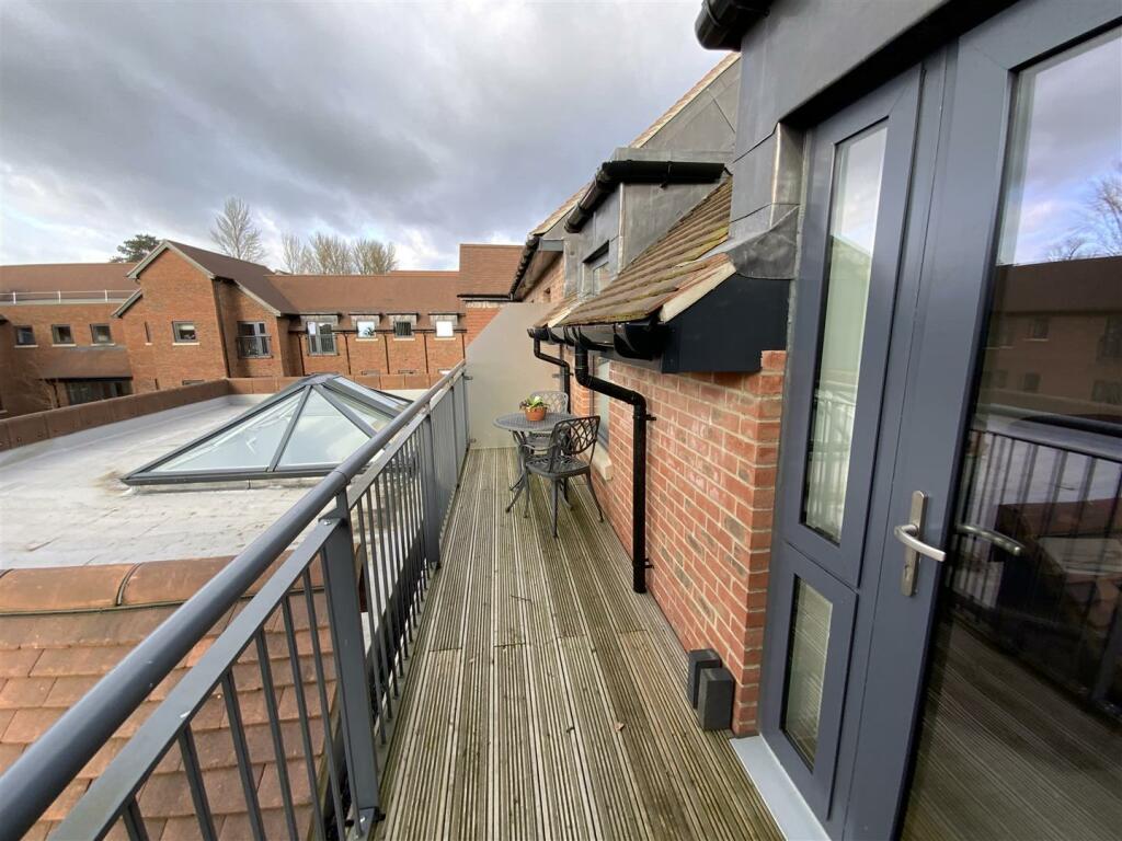 1 bedroom apartment for sale in St. Giles Mews, Stony Stratford, Milton Keynes, MK11