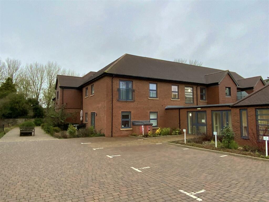 1 bedroom sheltered housing for sale in St. Giles Mews, Stony Stratford, Milton Keynes, MK11