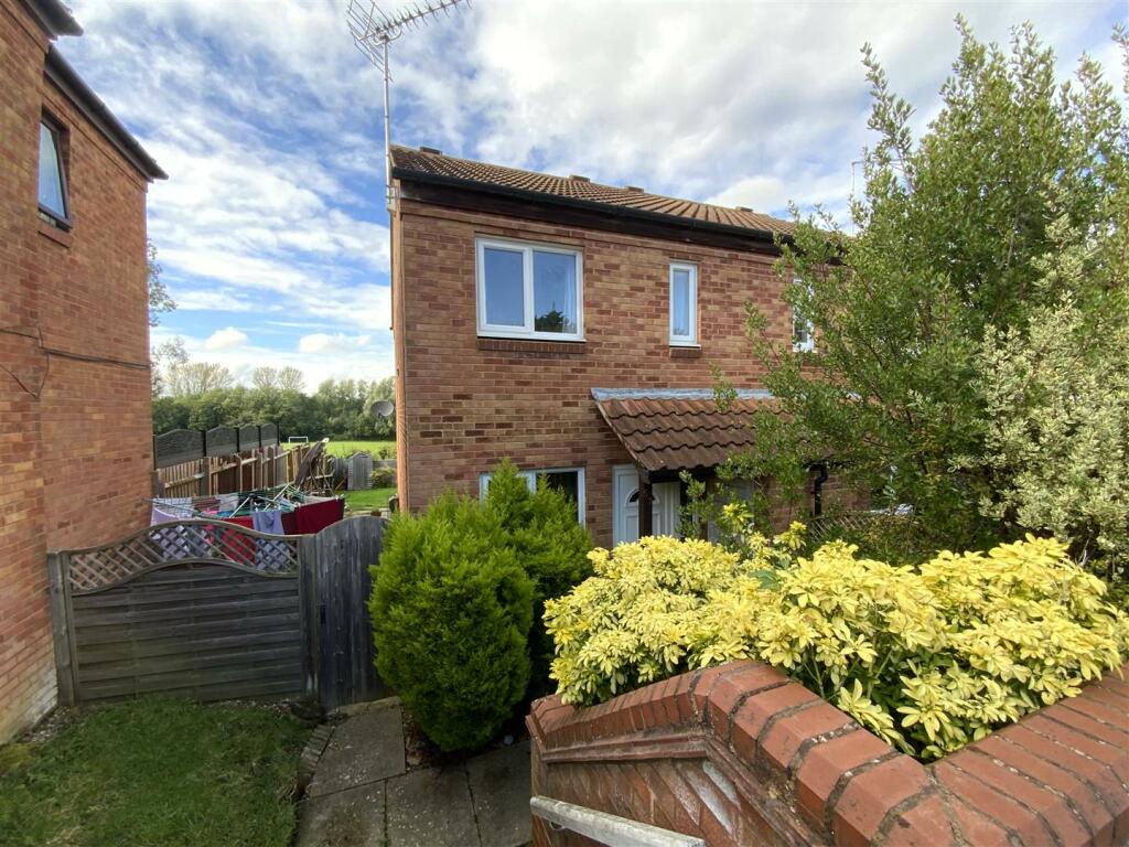 3 bedroom semidetached house for sale in Church Hill, Two Mile Ash