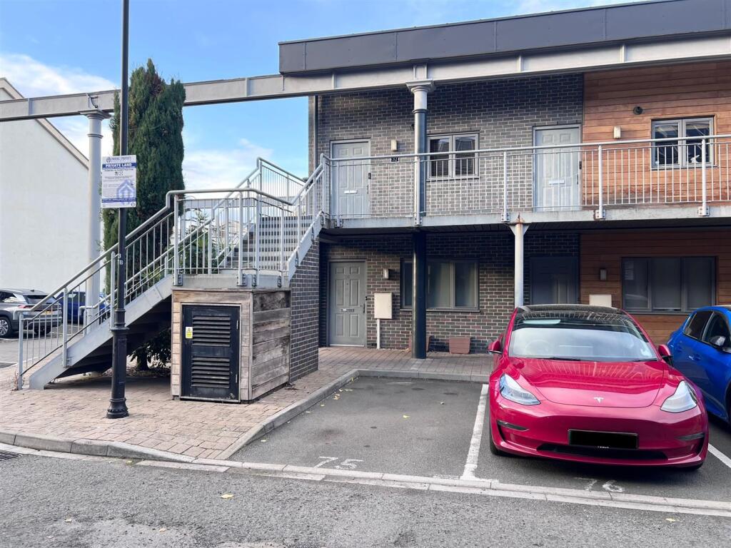 Main image of property: Wolverton Park Road, Wolverton, Milton Keynes