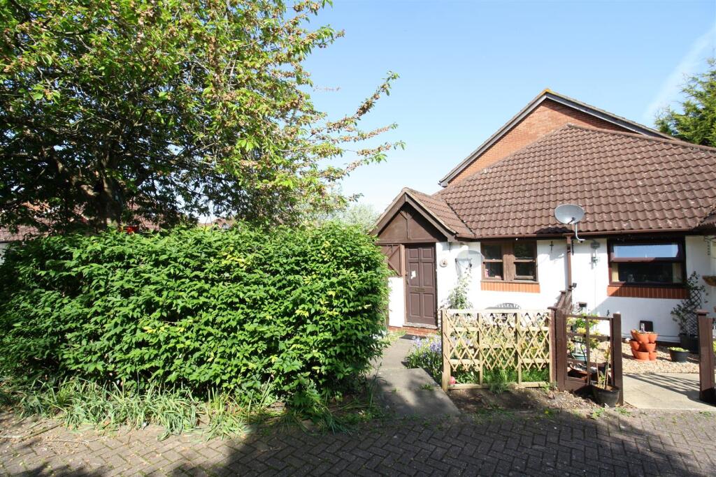 Main image of property: Boxberry Gardens, Walnut Tree, Milton Keynes