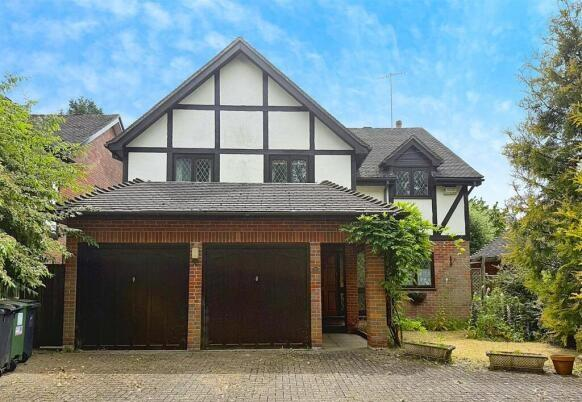 Main image of property: Meadow Way, Hemel Hempstead