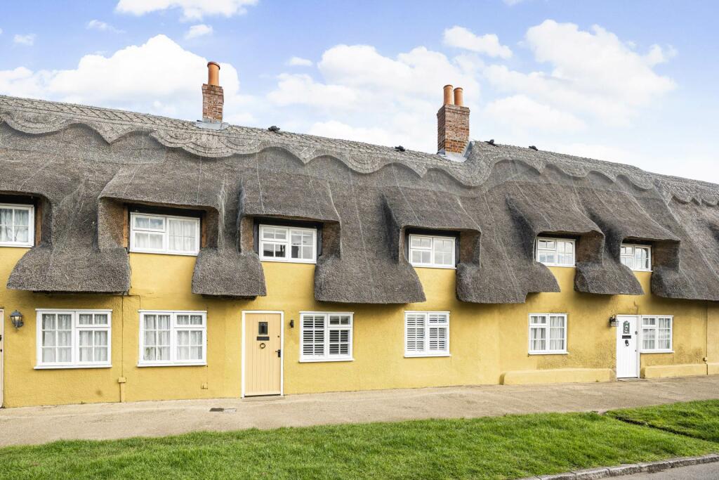 2 bedroom cottage for sale in Main Road, Biddenham, MK40