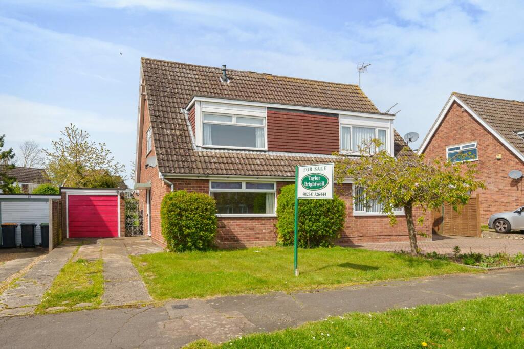 3 bedroom semidetached house for sale in Copthorne Close, Oakley, MK43