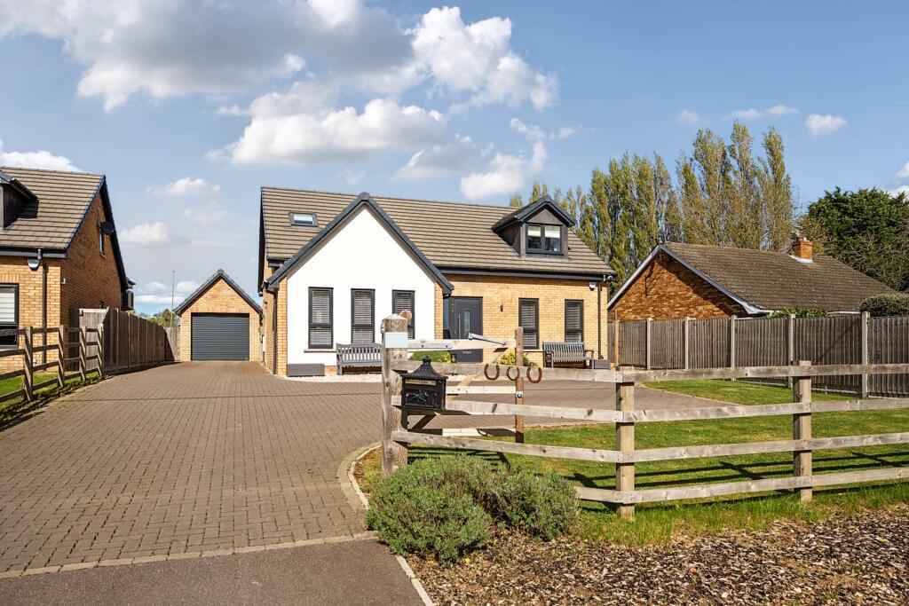 Main image of property: Top End, Renhold