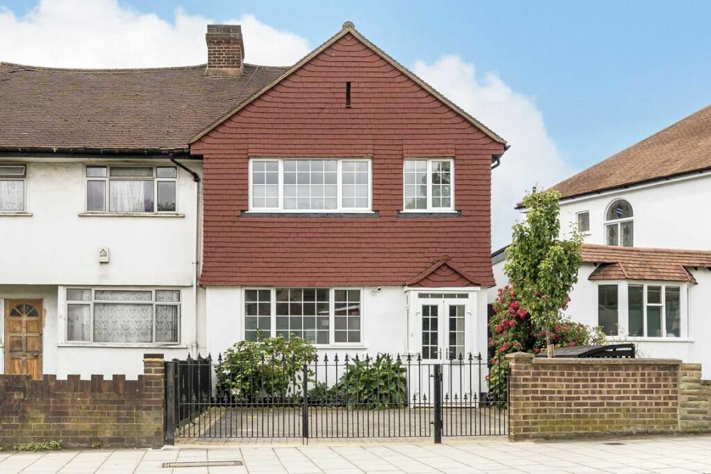 3 bedroom terraced house for sale in Brockley Grove, Brockley, SE4