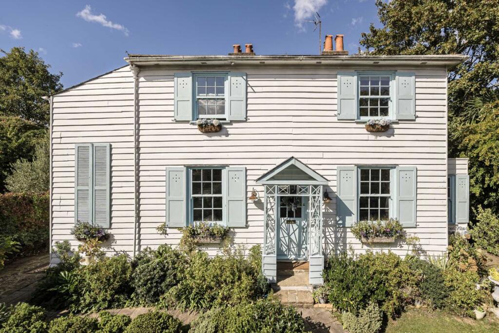 Main image of property: Mount Gardens, Sydenham