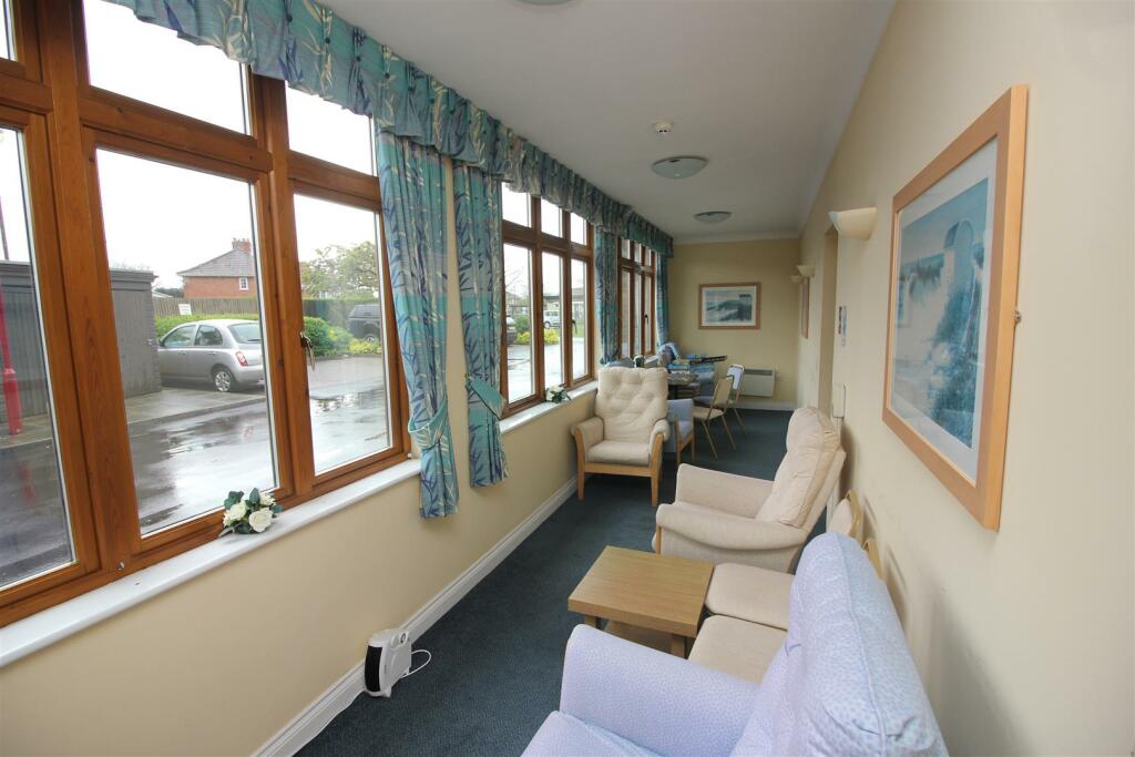 1 bedroom retirement property for sale in Shirehampton Road, Sea Mills, Bristol BS9