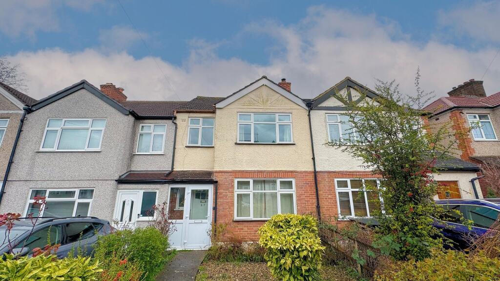 3 bedroom terraced house for sale in Dale Park Avenue, Carshalton
