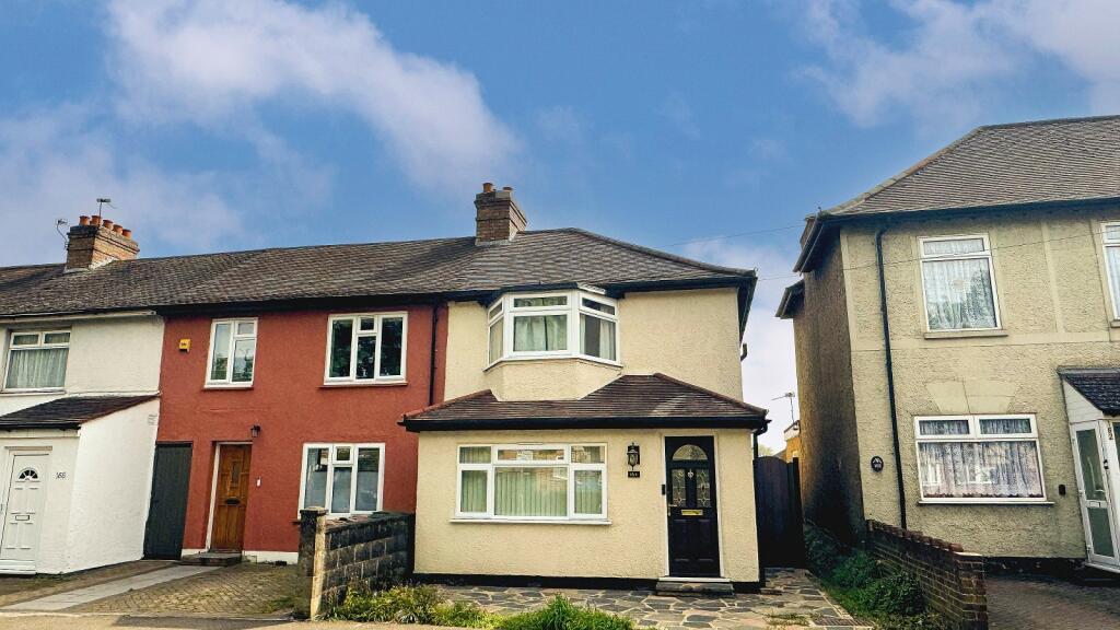 3 bedroom end of terrace house for sale in Green Wrythe Lane