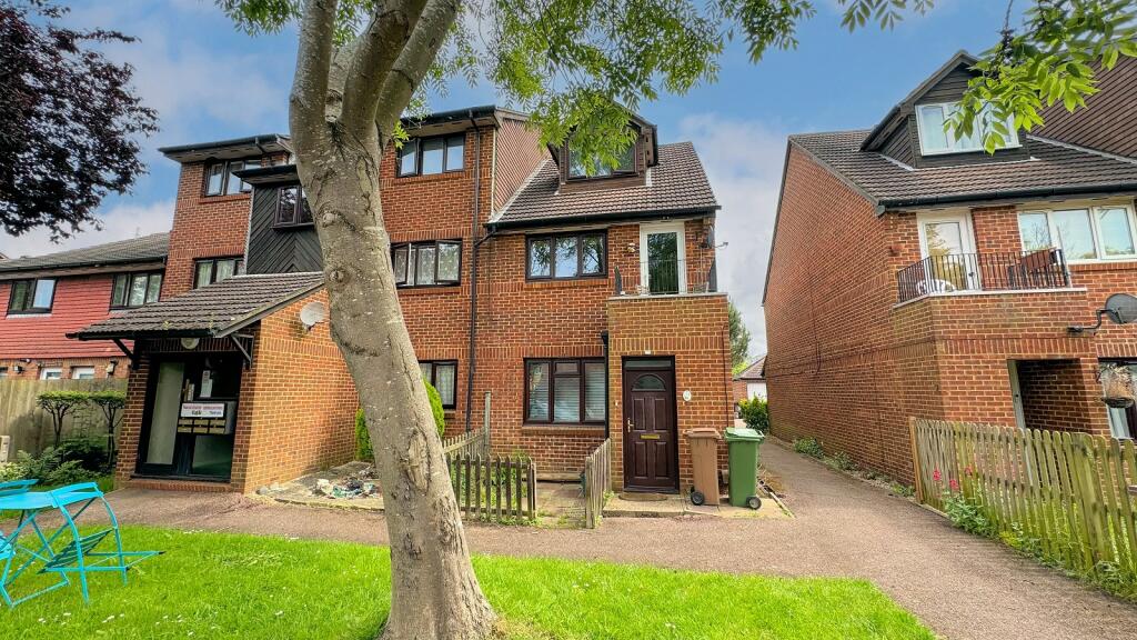 1 bedroom for sale in Vellum Drive, Carshalton, Surrey, SM5