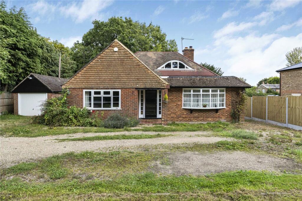 4 bedroom bungalow for sale in Chinnor Road, Bledlow Ridge, High