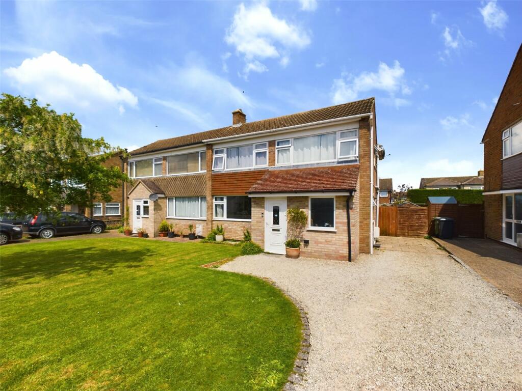 4 bedroom semidetached house for sale in Beech Road, Chinnor