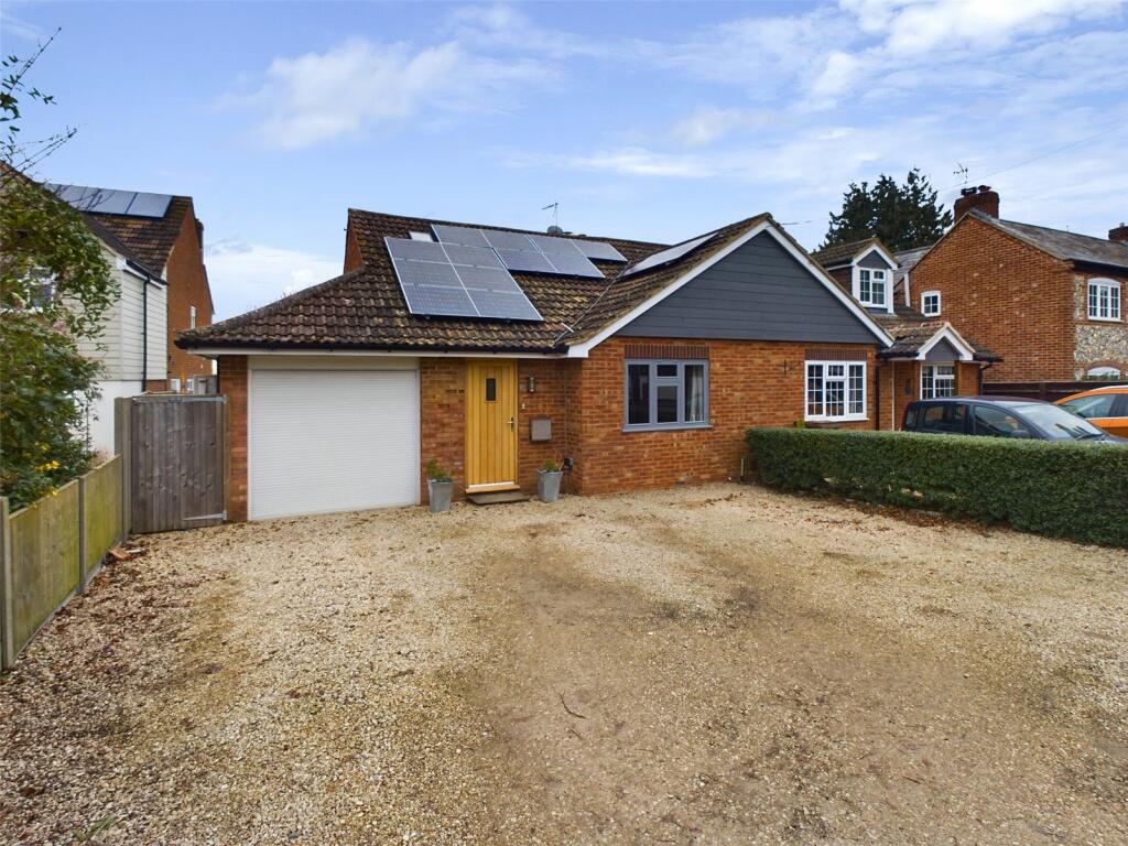 4 bedroom semidetached house for sale in Oakley Road, Chinnor