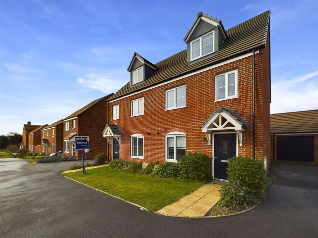 3 bedroom semidetached house for sale in Cornfields, Chinnor, OX39