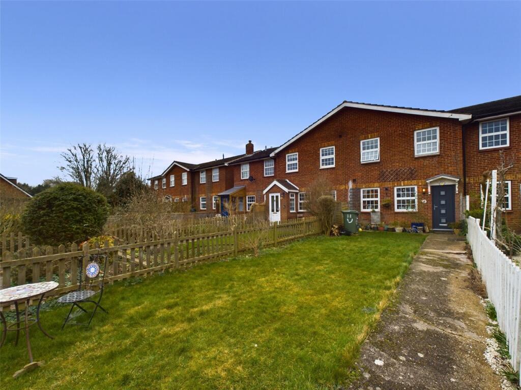 3 bedroom terraced house for sale in High Street, Chinnor, Oxfordshire
