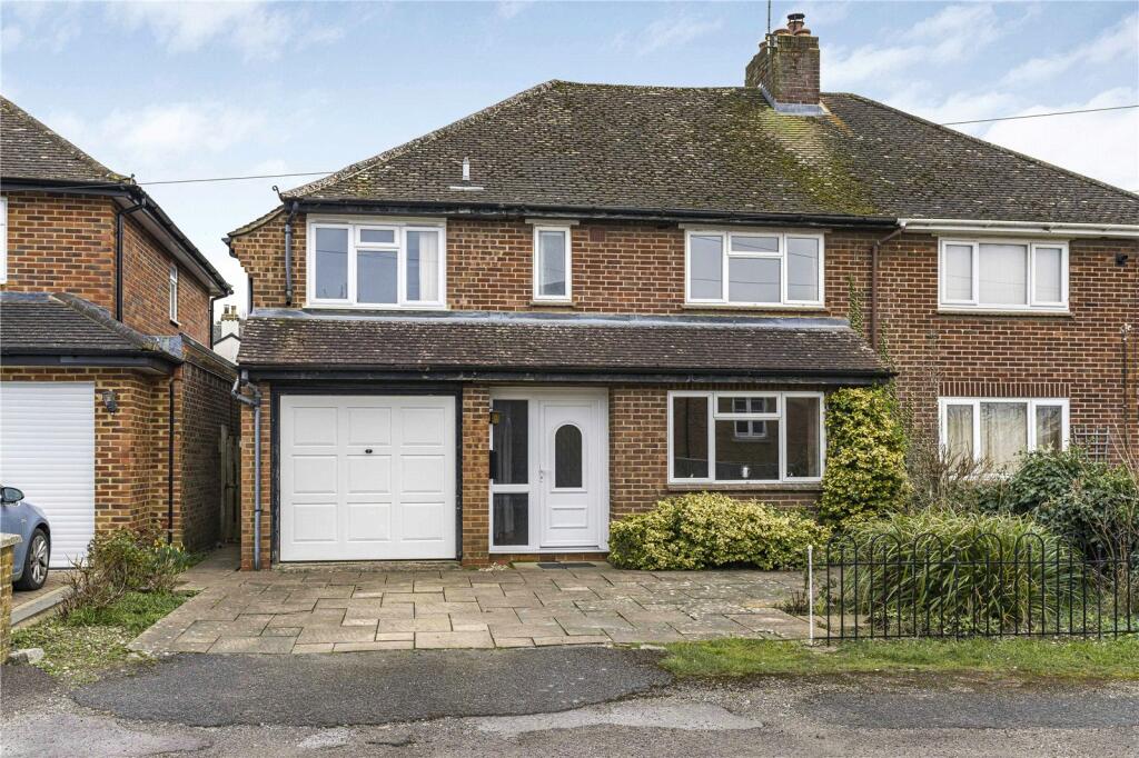 4 bedroom semidetached house for sale in Meadow Road, Chinnor