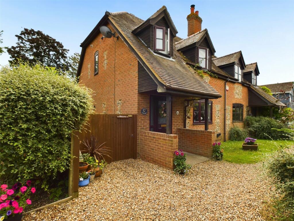 3 bedroom semidetached house for sale in Lower Road, Chinnor, OX39