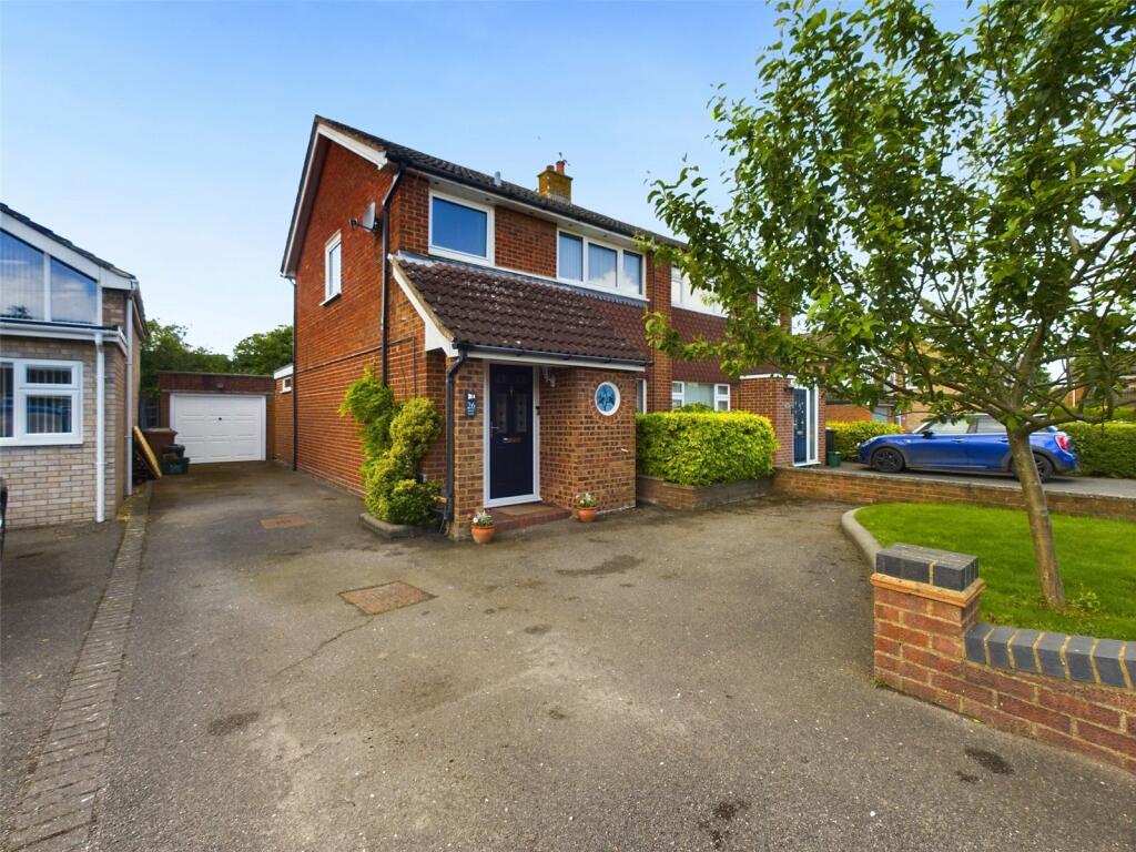 3 bedroom semidetached house for sale in Beech Road, Chinnor
