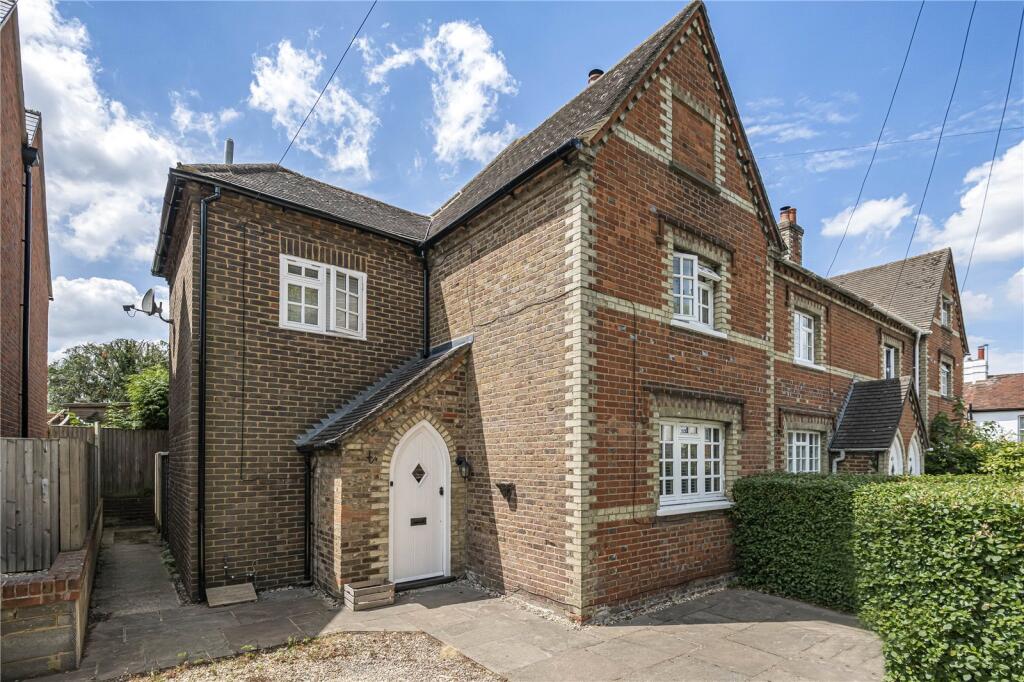 Main image of property: High Street, Chinnor, Oxfordshire, OX39