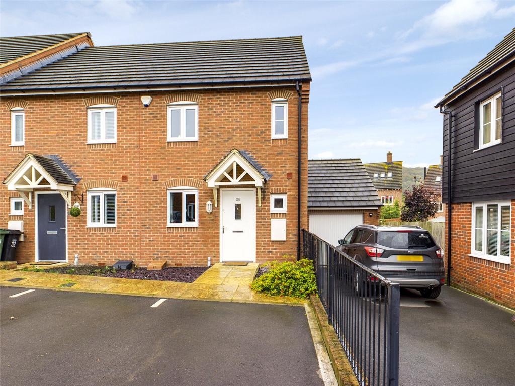 2 bedroom end of terrace house for sale in Hillside View, Chinnor, OX39
