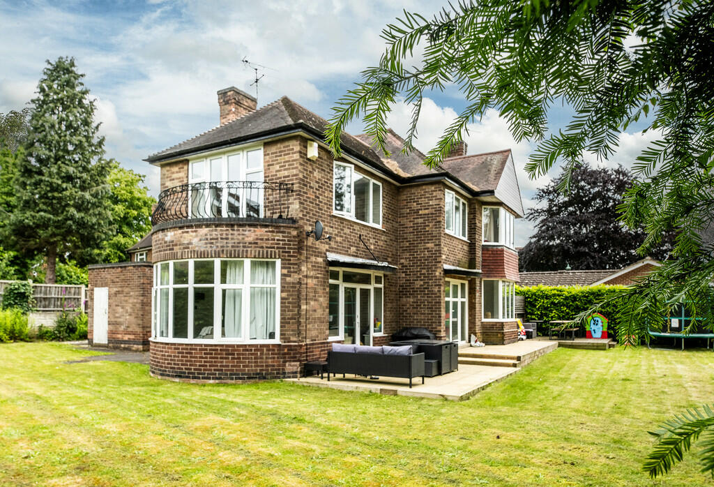 4 bedroom detached house for sale in Albert Road, Alexandra Park