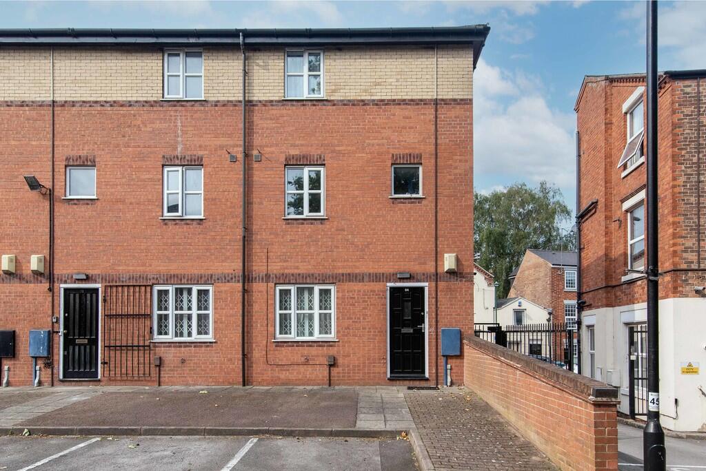 18 bedroom end of terrace house