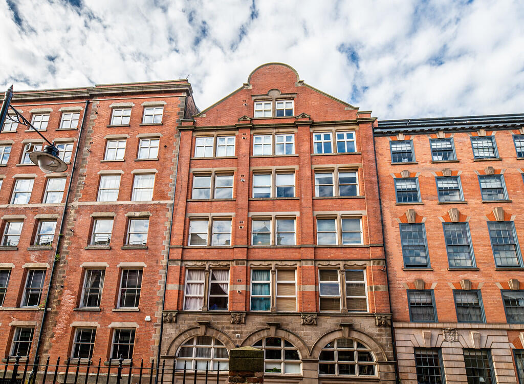 Main image of property: Hollowstone, Nottingham
