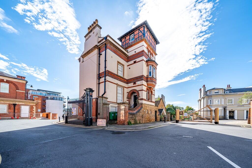 Main image of property: Park Row, Nottingham, NG7 