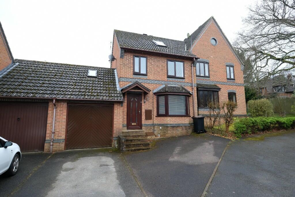 3 bedroom semidetached house for sale in Brocks Close, Dibden Purlieu