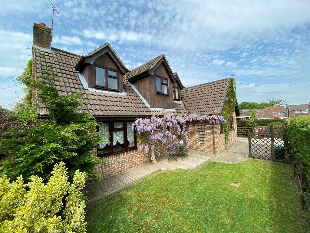 3 bedroom detached house for sale in Bolhinton Avenue, Marchwood